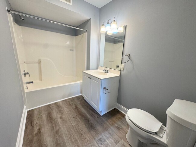 Building Photo - Myrtle Beach - 2 Bedroom / 2 Bathroom Condo