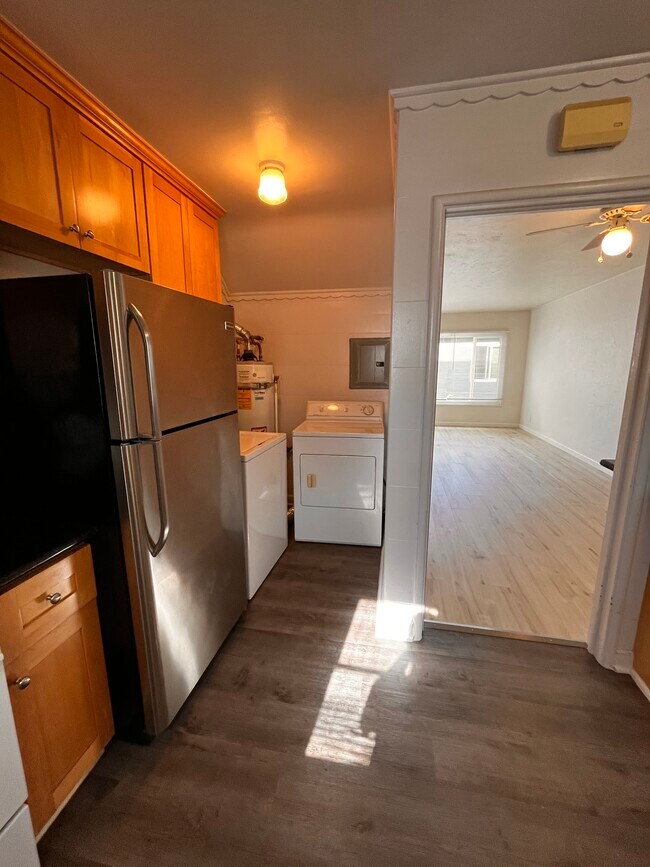 Building Photo - 6121 Fresno Ave