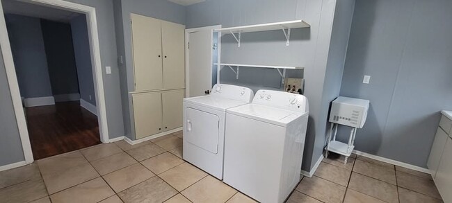 Building Photo - 408 E Jackson St