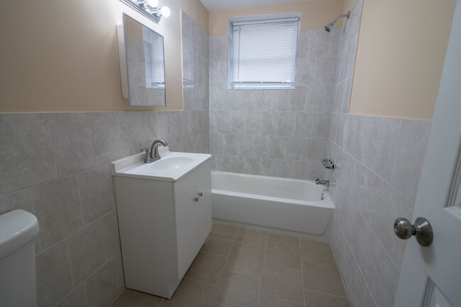 Building Photo - 5138 Gainor Rd