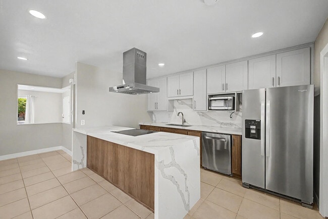 Building Photo - 8730 E Rancho Vista Dr