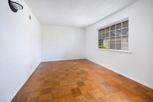 Building Photo - 316 Cambridge Dr