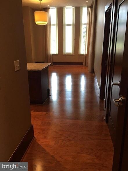 Building Photo - 8220 Crestwood Heights Dr