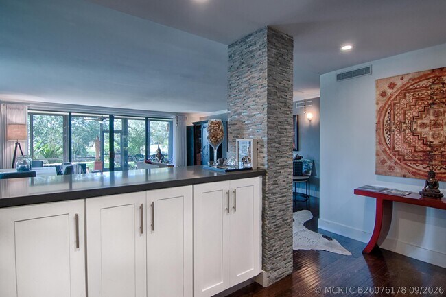 Building Photo - 2735 Polo Island Dr