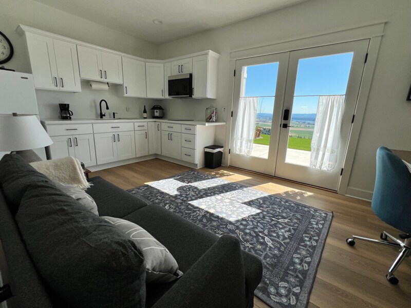 Building Photo - 205 Island View Dr