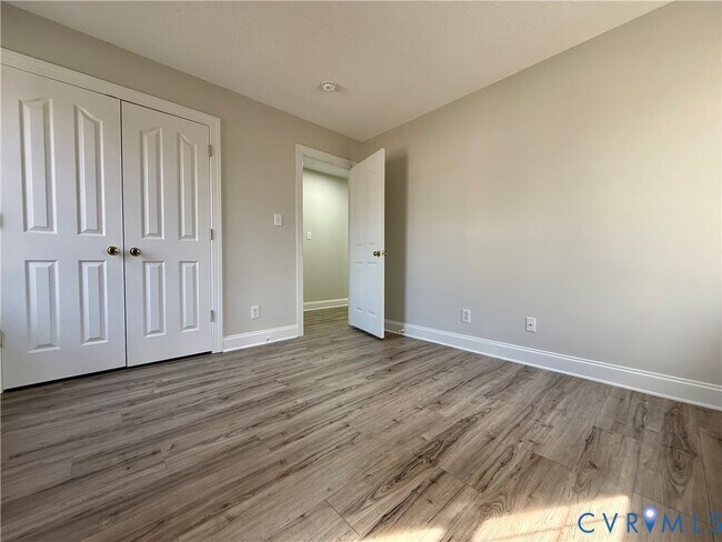 Building Photo - 1625 Southcreek Dr