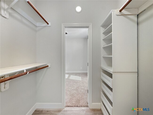 Building Photo - 1066 Vista Dr