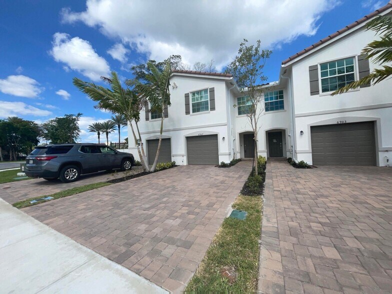 Building Photo - 6907 Broadwater Ln