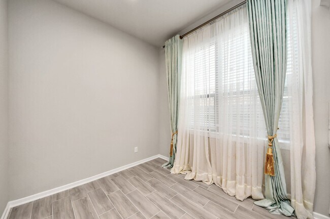 Building Photo - 24754 Levante Dr