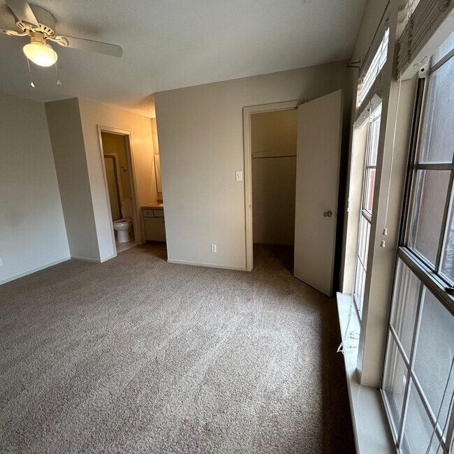 Building Photo - 7206 Creekside Dr