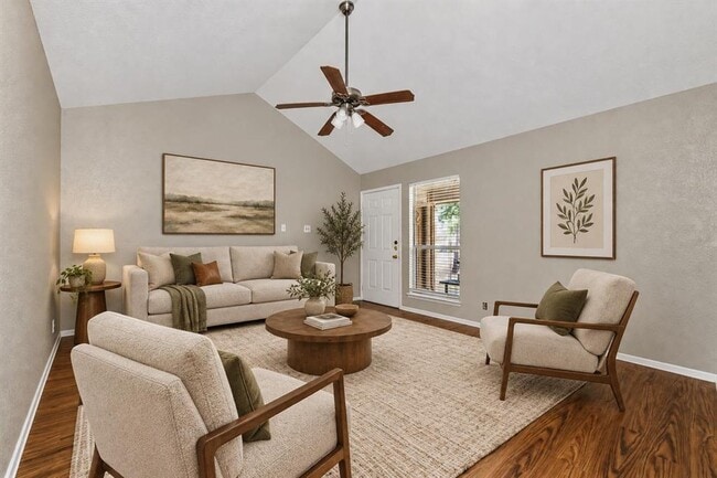 Building Photo - 8808 Pineridge Dr