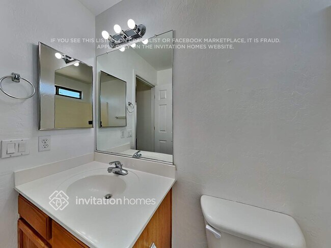 Building Photo - 13842 W Keim Dr