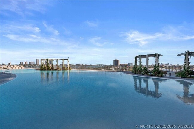 Building Photo - 220 Lake Shore Dr