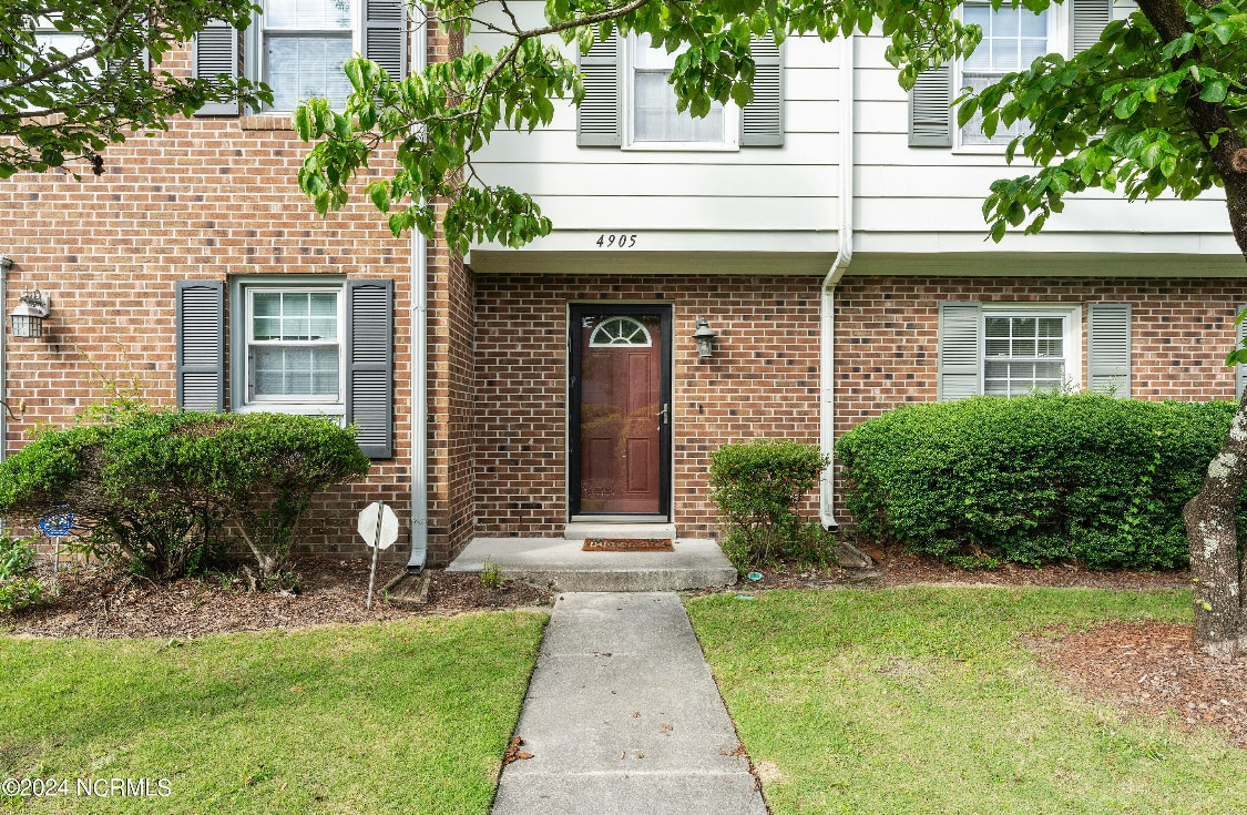 Building Photo - 4905 Pompano Ct