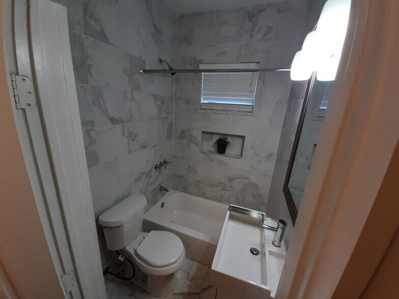 Building Photo - 4710 Reiger Ave