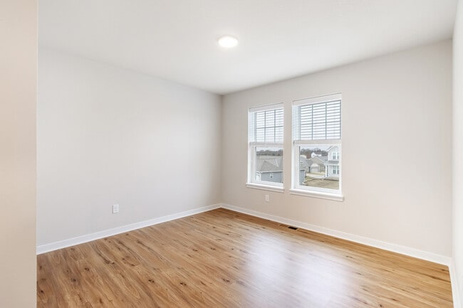 Building Photo - 670 Lambert Dr