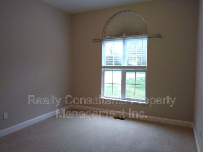 Building Photo - 7106 Holly Glen Ct