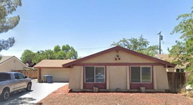 Primary Photo - 44315 Gingham Ave