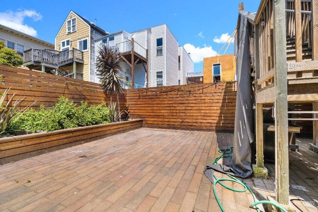 Building Photo - 814 22nd St