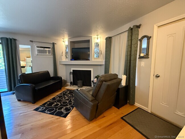 Building Photo - 55 Cross St