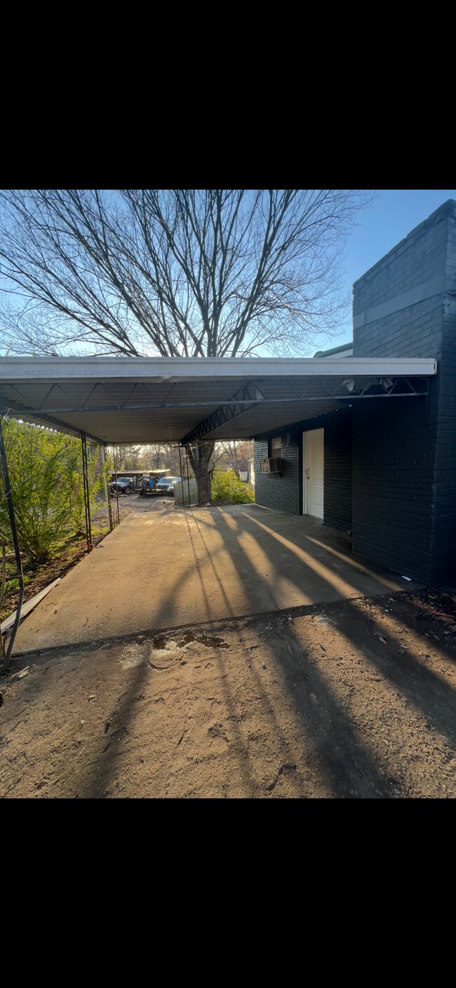 Building Photo - 699 Perry Dr