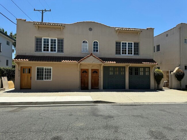 Building Photo - 8212 Romaine St