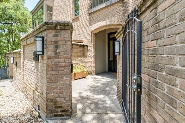 Building Photo - 3718 Bridle Path