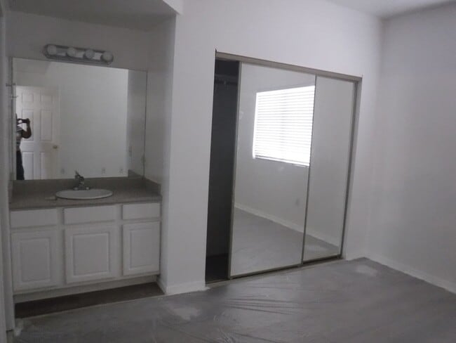 Building Photo - 1415 E Elm St