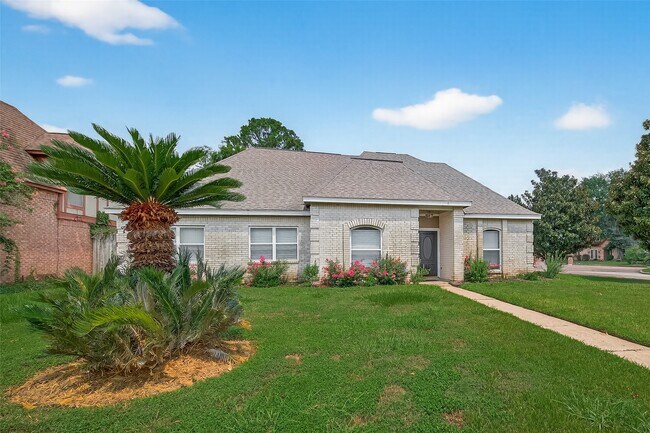 Building Photo - 5310 Holly View Dr