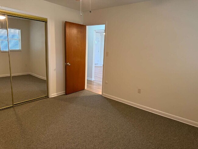 Building Photo - "Charming 2-Bedroom Retreat with optional studio on Coral Avenue – Cozy Comfort Awaits in Kissimm...