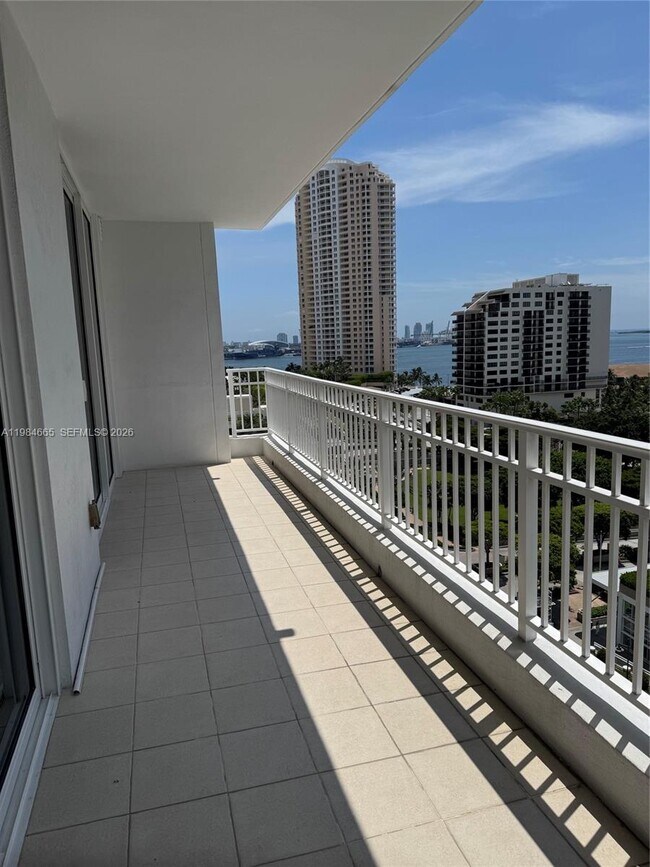 Building Photo - 801 Brickell Key Blvd