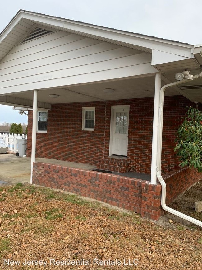 Building Photo - 3 br, 1 bath House - 3070 E Chestnut Ave