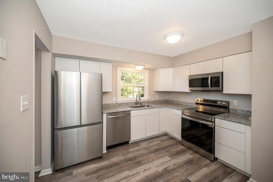 Building Photo - 12004 Branchwater St