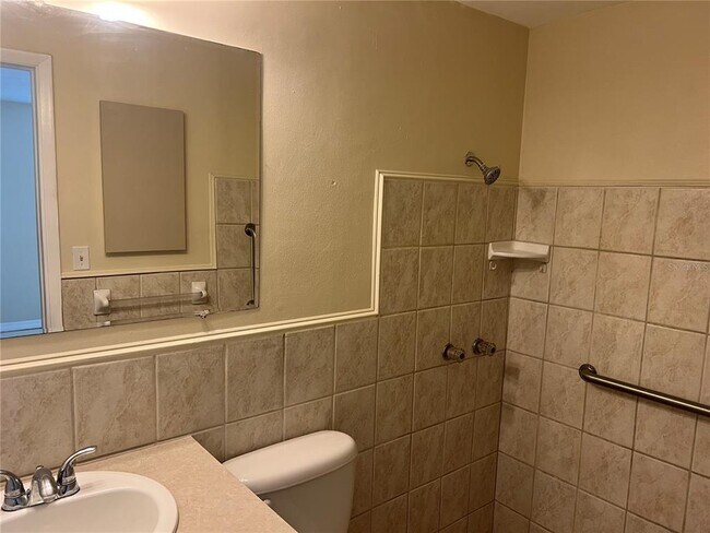 Building Photo - 4216 Hillsdale Dr
