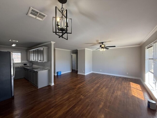 Building Photo - 2506 Waverly Dr