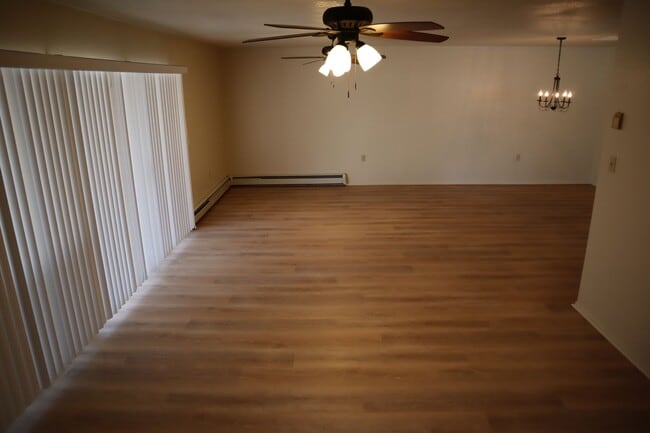 Building Photo - Livable, Lovable, & Avaiable!