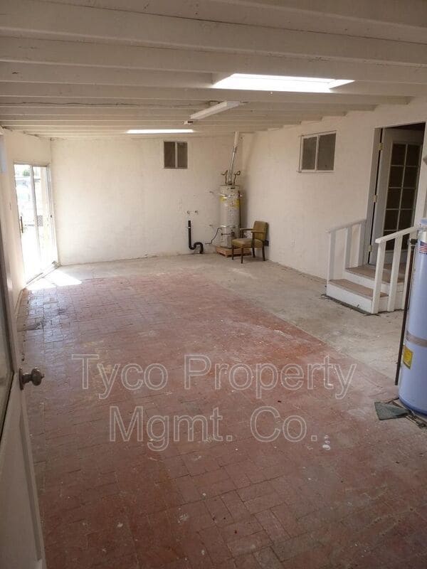 Building Photo - 1305 Crann Ave