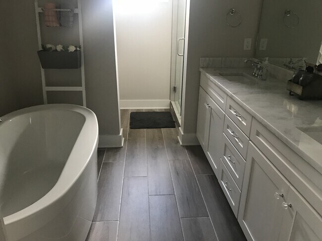 Building Photo - Great house in The Nations!