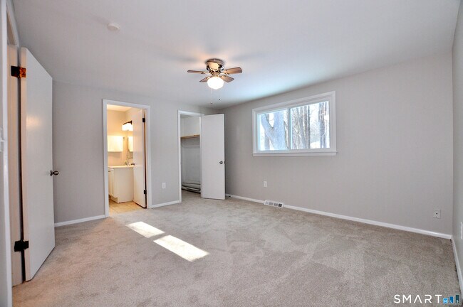 Building Photo - 25 Red Stone Dr