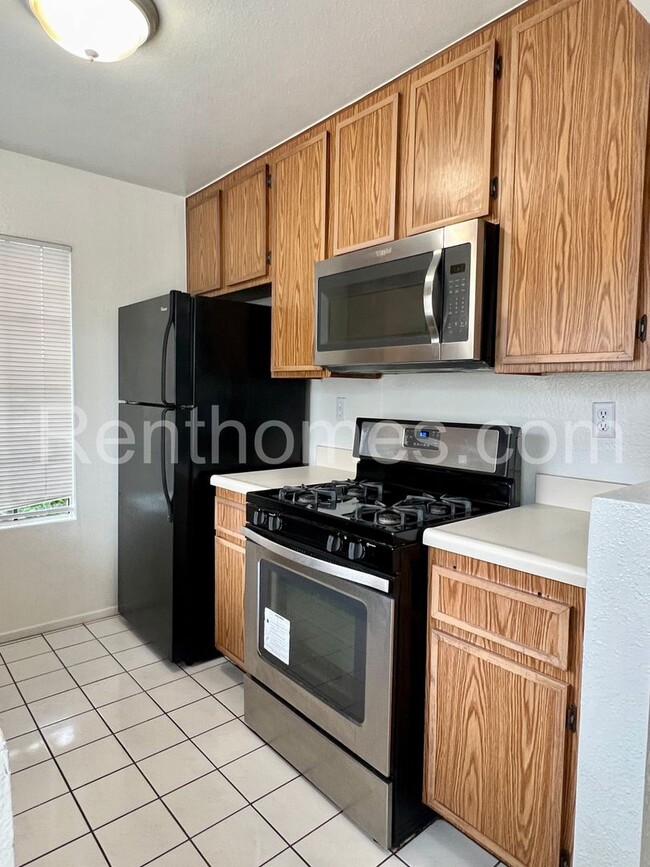 Building Photo - 8550 Summerdale Rd