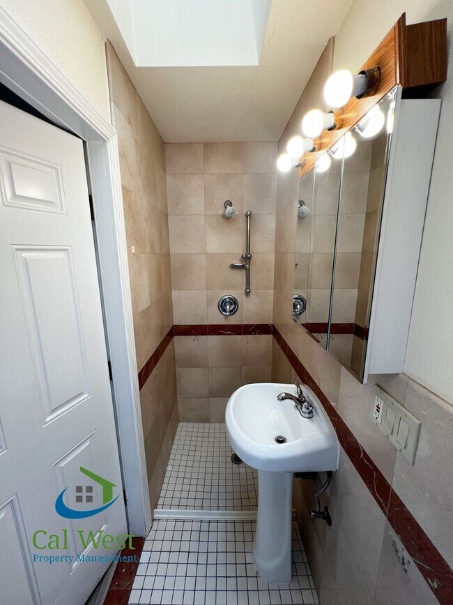 Building Photo - $5800 - Spacious 5 Beds 4 baths with large...