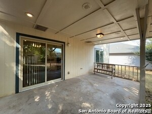 Building Photo - 6734 Honeyridge Ln