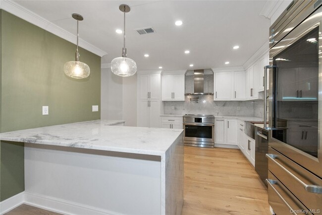 Building Photo - 18 Acorn Ponds Dr