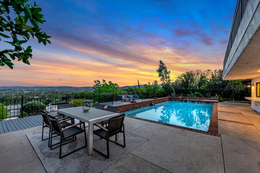 Building Photo - 5952 Woodland View Dr