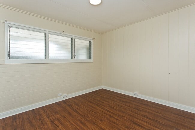 Building Photo - 4 BD 2.5 BA w/ Large Driveway & Yard