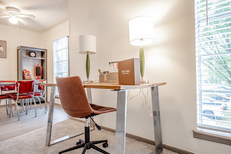 Building Photo - 6711 S Richmond Ave