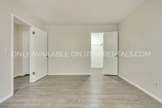 Building Photo - 249 S 700 E