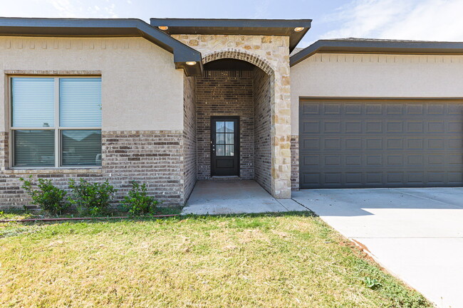 Building Photo - Wonderful 3/2 in Wolfforth!!!