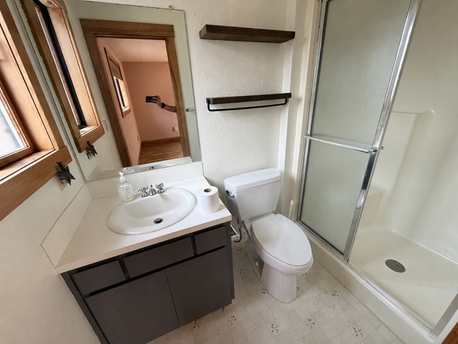 Building Photo - Beautiful 4 Bed, 2 Bath Single Family Home 2 Attached Car Garage and Laundry In Unit!