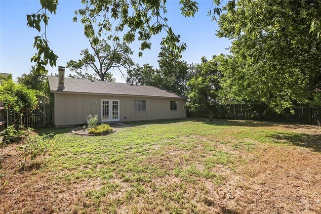Building Photo - 10503 School House Ln